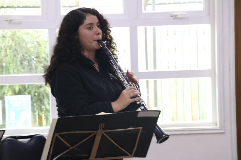 Un cuento narrado y acompañado de instrumentos de viento fue la significativa propuesta de la Orquesta de Cámara de Valdivia realizada en los jardines infantiles y sala cunas SLEP Valdivia.